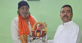 প্রথম সাক্ষাতে মিঠুনকে ‘মহাগুরু’ ডাকলেন মুখ্যমন্ত্রী শুভেন্দু